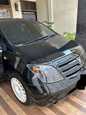 Toyota ist 2003 Bensin , tersedia melalui melalui situs Olx