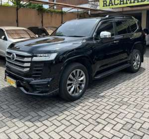 Jual bekas Toyota Land Cruiser VXR 2023 Hitam AT 3.3cc,lokasi di Denpasar Kota
