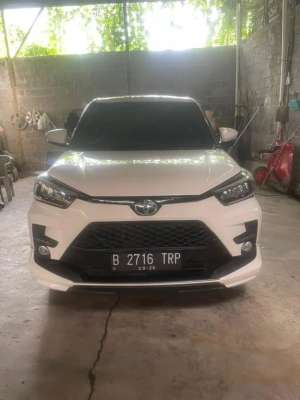 Jual bekas Toyota new raize gr turbo tss tahun 2021 at matic istimewa,lokasi di Banjarmasin Kota