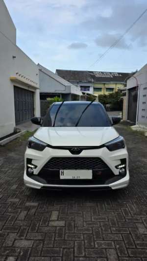 Jual bekas Toyota Raize 1.0T GR Sport 2024 Automatic,lokasi di Semarang Kota