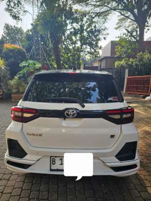 Jual bekas Toyota Raize GR TSS 2023 Putih Km Rendah Mulus Full Ori Seperti Baru,lokasi di Jakarta Utara