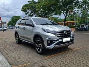 Jual bekas Toyota Rush GR AT 2023 silver,lokasi di Jakarta Timur