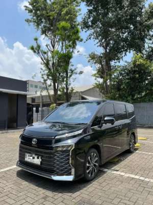 Toyota Voxy 2023 , tersedia melalui melalui situs Olx