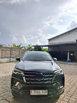 Jual bekas VRZ GR 2022 2.8 matic. Km 52rb antik,lokasi di Pekanbaru Kota
