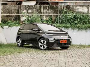 Jual bekas BERGARANSI WULING CLOUD EV PRO 460 km THN 2024 HITAM LOW KM,lokasi di Jakarta Barat