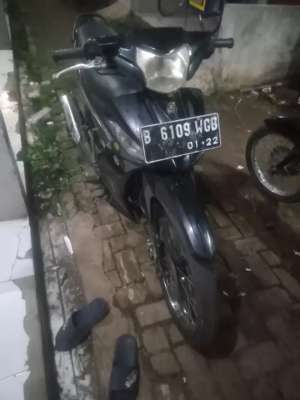 Jual bekas di jual motor yamaha vega zr th 2011,lokasi di Tangerang Kota