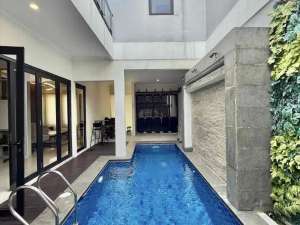 di jual rumah mewah kebun jeruk lokasi di Jakarta Barat, tersedia melalui melalui situs Olx