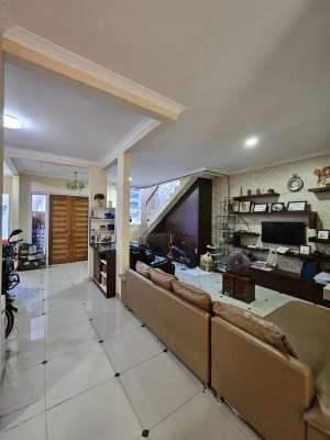 DIJUAL BU RUMAH KRAKATAU SIAP HUNI KAWASAN KARANG TENGAH lokasi di Tangerang Kota, tersedia melalui melalui situs Olx