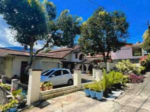 DIJUAL MURAHRumah Warisan 2 Lantai Lahan Luas di Pinggir Jalan Nasional Cicalengka lokasi di Bandung Kab., tersedia melalui melalui situs Olx