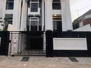 DIJUAL RUMAH 3 LANTAI SIAP HUNI DI JALAN HERTASNING DEKAT KANTOR PLN lokasi di Makassar Kota, tersedia melalui melalui situs Olx