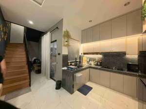 Dijual Rumah Cantik Furnished Bebas Banjir di Taman Aries lokasi di Jakarta Barat, tersedia melalui melalui situs Olx