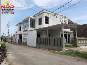 Dijual Rumah Megah 2 Lantai di Perum Taman Puring Asri - Banyuwangi lokasi di Banyuwangi  Kab., tersedia melalui melalui situs Olx