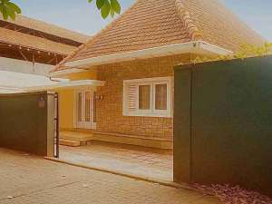 Dijual RumahPabrikBatik Psr KliwonSurakarta lokasi di Surakarta Kota, tersedia melalui melalui situs Olx