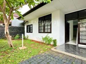Dijual Rumah Siap Huni Sektor 3 Bintaro Jaya lokasi di Jakarta Selatan, tersedia melalui melalui situs Olx