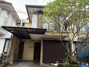 Dijual Rumah StrategisDi Cluster Dekat Stasiun Bintaro lokasi di Jakarta Selatan, tersedia melalui melalui situs Olx