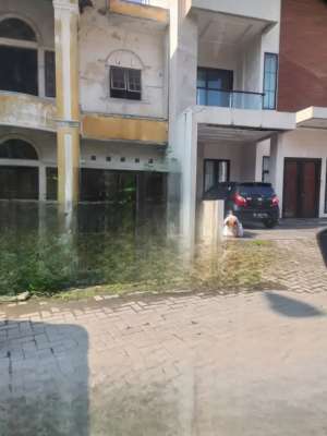 DIJUAL VILLA CEMARA ASRI JALAN RAJAWALI KONDISI STD BELUM RENOV lokasi di Medan Kota, tersedia melalui melalui situs Olx
