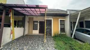 Disewakan Rumah Cantik Strategis Akses Tol Anti Banjir di Jatiasih lokasi di Bekasi Kota, tersedia melalui melalui situs Olx