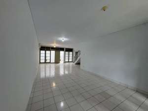 Disewakan Rumah Cluster Meadow Green Lippo Cikarang PB7MG lokasi di Bekasi Kab., tersedia melalui melalui situs Olx