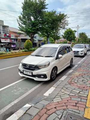 Jual bekas Honda mobilio 2017,lokasi di Surabaya Kota