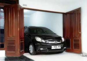 Jual bekas Honda Mobilio Tahun 2016,lokasi di Surabaya Kota