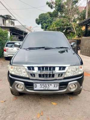 Jual bekas ISUZU PANTHER GRAND TOURING TURBO MANUAL 2014 HITAM,lokasi di Bandung Kota