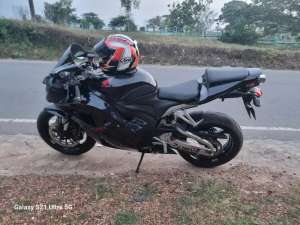 Jual bekas Jual moge cbr 600 2011 black,lokasi di Banjarbaru Kota