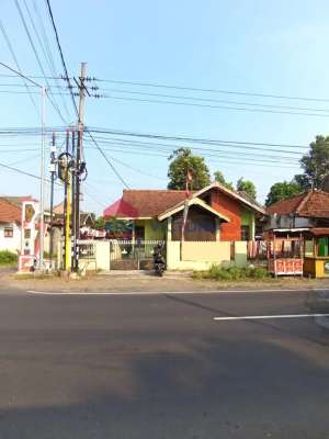 Jual Rumah Ada Kebun Luas di Belakang Pare Kab Kediri lokasi di Kediri  Kab., tersedia melalui melalui situs Olx