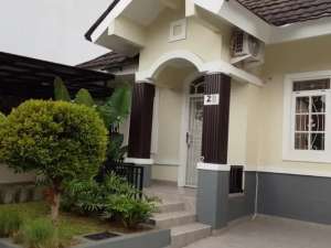 Kinclong Luar Dalam ,Siap Huni . Furnished.Cluster Teramai di Sentul city.Depan taman budaya. Highland golf..Aston Hotel.etc. lokasi di Bogor Kab., tersedia melalui melalui situs Olx