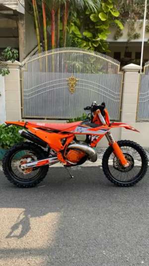 Jual bekas KTM 300EXC HARD ENDURO KASTA TERTINGGI.,lokasi di Jakarta Selatan