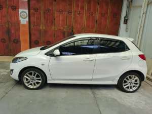 Jual bekas Mazda 2 2013 Bensin,lokasi di Jakarta Selatan