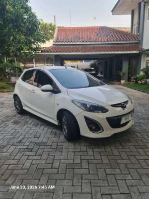 Jual bekas Mazda 2.R 2011 Cantik,lokasi di Bekasi Kota