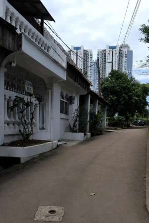 PELUANG EMAS INVESTASI RUMAH KOST 6 KAMAR SEBELAH MALL KOKAS lokasi di Jakarta Selatan, tersedia melalui melalui situs Olx