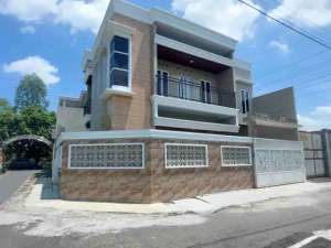 Rumah Baru Mewah 2 Lantai Strategis Dekat Hotel Alila dan RS Mata Solo Surakarta lokasi di Surakarta Kota, tersedia melalui melalui situs Olx
