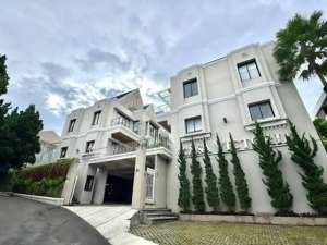 Rumah Exclusive di Setra Duta Dekat Kampus Maranata Bandung lokasi di Bandung Kota, tersedia melalui melalui situs Olx