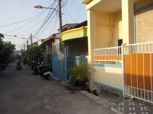 Rumah Kuning Harga Dibanting Kondisi Bening lokasi di Bekasi Kota, tersedia melalui melalui situs Olx