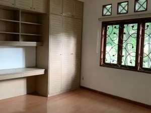 Rumah LB 300 Hadap Timur 15 Mnt ke RSIA Bunda Ciputat Siap KPR J-41847 lokasi di Tangerang Selatan Kota, tersedia melalui melalui situs Olx