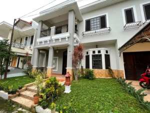 Rumah Qozy View Lap Golf Pdk Labu di Komp Bukit Golf lokasi di Depok Kota, tersedia melalui melalui situs Olx