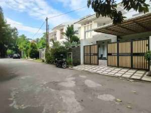 rumah second terawat siap huni di Cibubur Jakarta Timur lokasi di Jakarta Timur, tersedia melalui melalui situs Olx