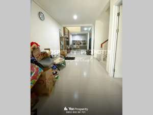 Rumah Sudah Renovasi di Cluster Menaggio Village Paramount Gading Serpong lokasi di Tangerang Kota, tersedia melalui melalui situs Olx