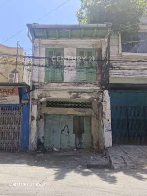 Rumah Tua Hitung Tanah Saja Di China Town Pusat Kota Makassar lokasi di Makassar Kota, tersedia melalui melalui situs Olx