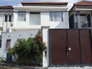 Rumah Villa one gate di Taman Griya Jimbaran lokasi di Kab. Badung, tersedia melalui melalui situs Olx