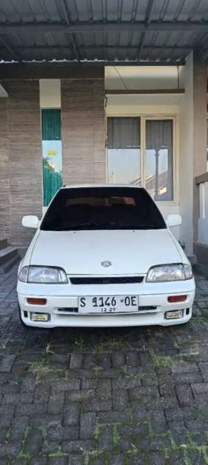Jual bekas Suzuki Esteem 1300cc Irit Bertenaga Bagus,lokasi di Mojokerto Kab.