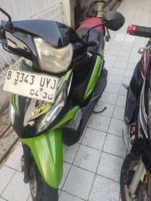 Jual bekas Tvs warna hijau motor India,lokasi di Jakarta Utara