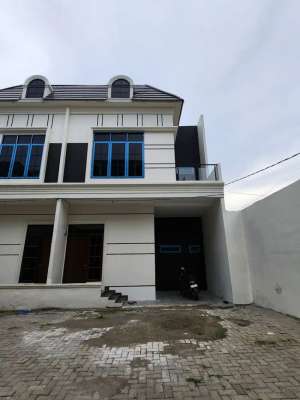 Villa Baru Komplek Mulia Town House 2 Jalan Yos Sudarso Brayan Medan lokasi di Medan Kota, tersedia melalui melalui situs Olx