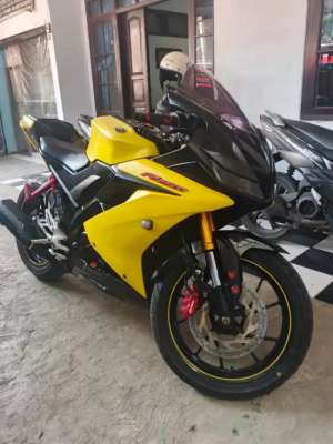 Jual bekas Yamaha R15 V3 Kuning,lokasi di Bandung Kota