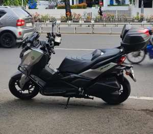 Jual bekas 2025 Yamaha XMAX km 3500 344cc silver mulus like new, tinggal pakai,,lokasi di Jakarta Utara