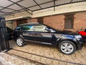 Jual bekas Audi Q7 2012 Bensin,lokasi di Surakarta Kota