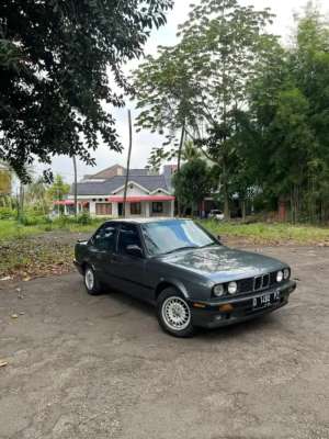 Jual bekas BMW 318i th 90 manual, full ori, terawat, tinggal pakai,lokasi di Jakarta Barat