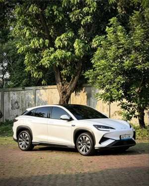Jual bekas BYD Sealion 7 Premium RWD Putih 2025 Tdp Murmer Ori Menarik Bu Antik,lokasi di Tangerang Kota