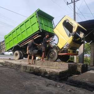 Jual bekas Canter damtruk tahun 2011,lokasi di Padang Lawas Kab.